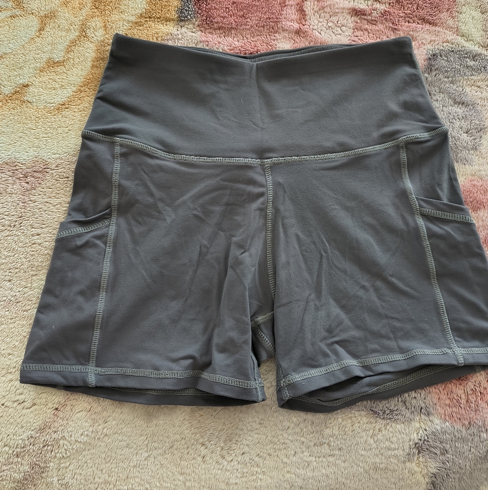 Gray Shorts W Pockets